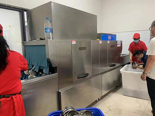 周口飯店洗碗機(jī)-長龍式洗碗機(jī)安裝現(xiàn)場